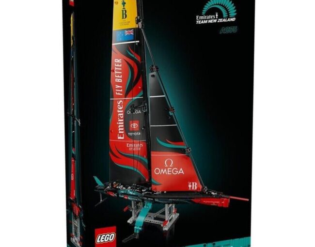 LEGO® Technic™: Emirates Team New Zealand AC75 Yacht (42174)