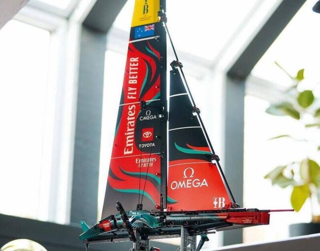 LEGO® Technic™: Emirates Team New Zealand AC75 Yacht (42174) - Image 2