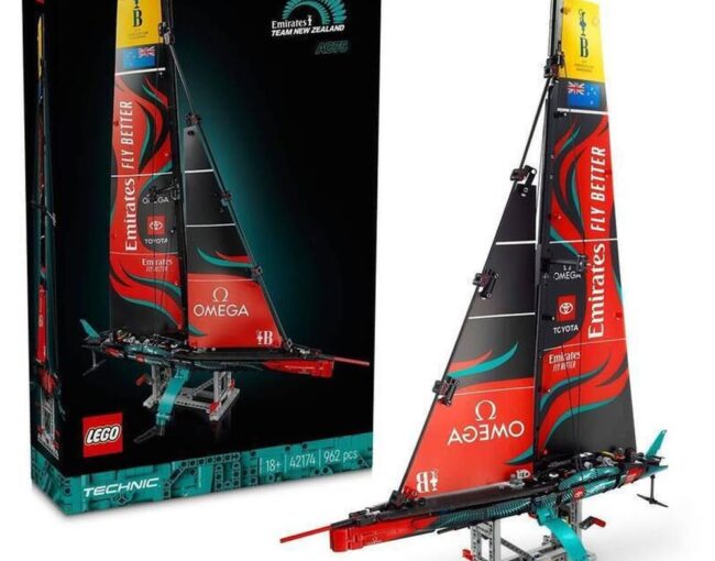 LEGO® Technic™: Emirates Team New Zealand AC75 Yacht (42174) - Image 3