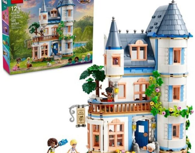LEGO® Friends: Castle Bed and Breakfast (42638) - Image 2