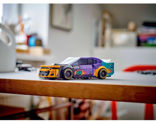 LEGO® Speed Champions: NASCAR® Next Gen Chevrolet Camaro ZL1 (76935) - Image 3