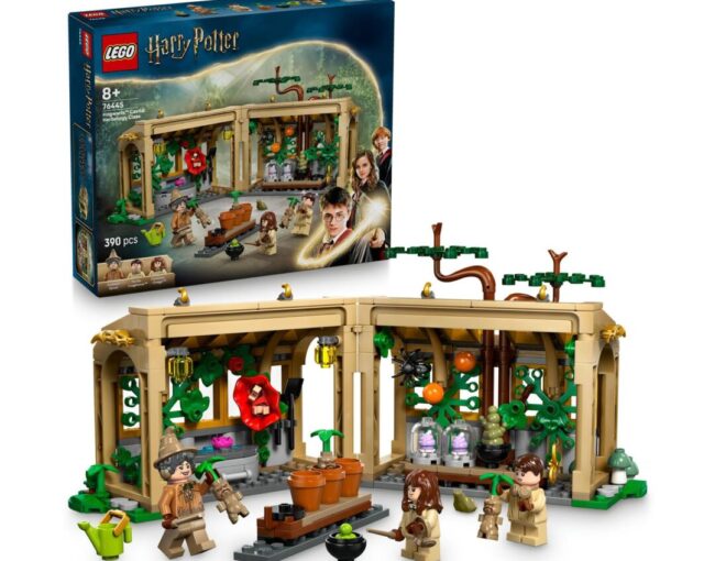 LEGO® Harry Potter™: Hogwarts™ Castle: Herbology Class (76445)